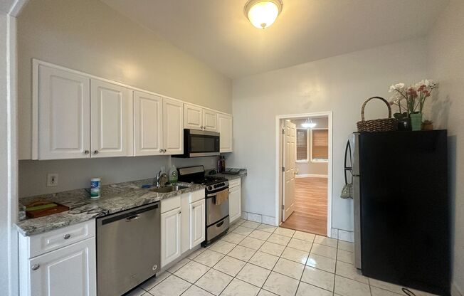 1 bed, 1 bath, $1,199, Unit Unit 2