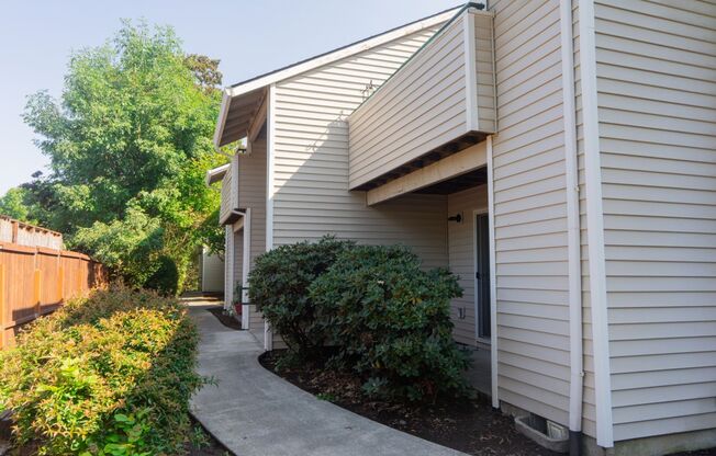 Newly Renovated Apartment Home in a Great Location
