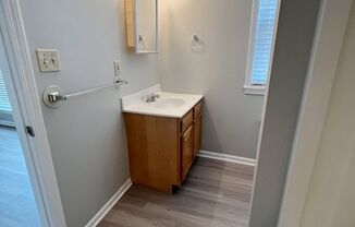 1 bed, 1 bath, $700, Unit 103-4