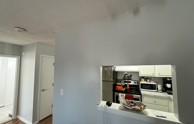 1 bed, 1 bath, 615 sqft, $1,900, Unit 18