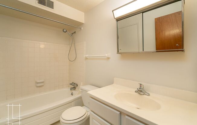 2 beds, 1.5 baths, $1,350, Unit 393 E Buttles Ave Apt. F