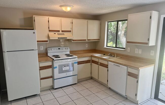 3/2 in Port Richey!