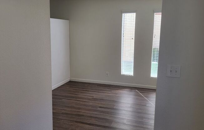 Studio, 1 bath, 450 sqft, $1,110, Unit 181