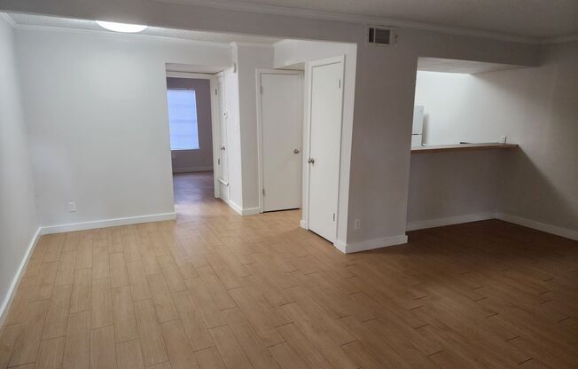 1 bed, 1 bath, 700 sqft, $1,175, Unit ELP2200-212