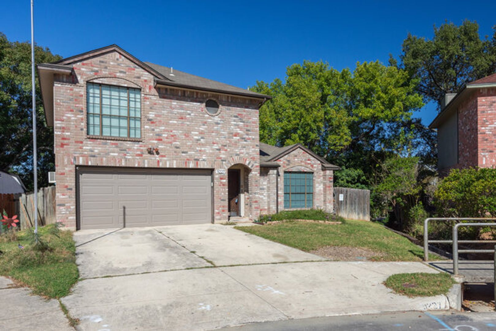 2 Story 3 bedroom with Inground Pool!