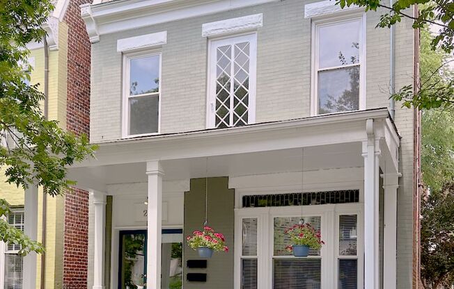 $2,890 / 2 br / 2 ba / 1,400 sqft