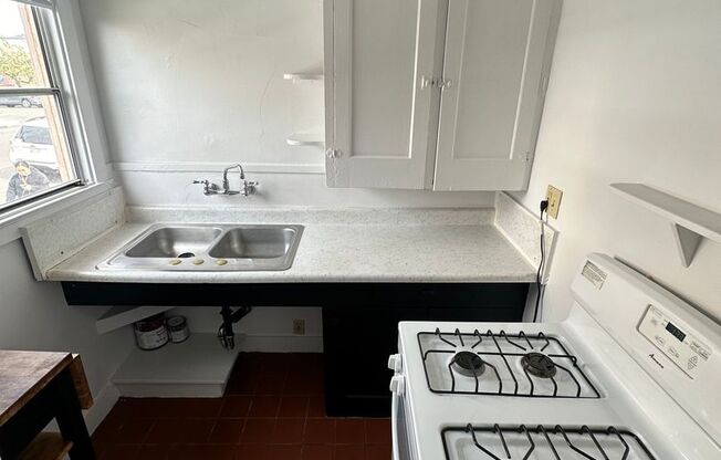 Studio, 1 bath, 425 sqft, $1,395, Unit Unit 04