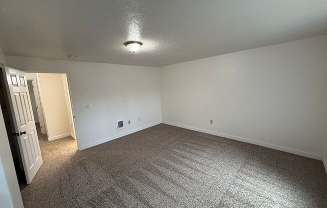 3 beds, 2 baths, 1,200 sqft, $1,695, Unit 38