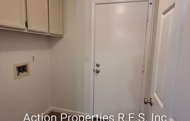 3 beds, 2 baths, $2,495