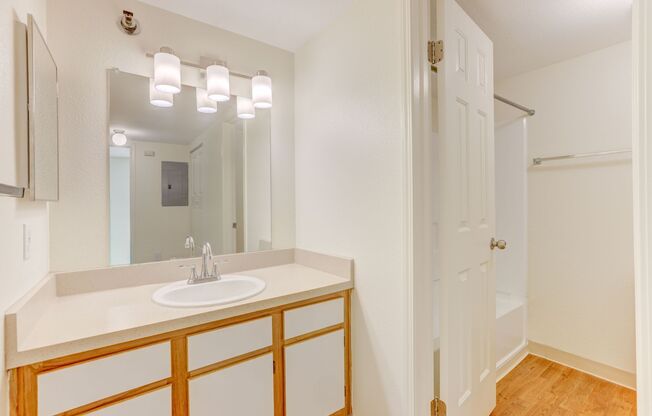 1 bed, 1 bath, 636 sqft, $1,600, Unit 15-306
