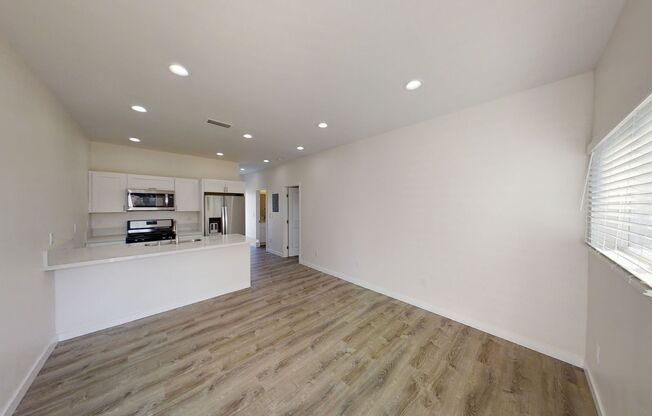 4BD/2BA, Balcony Views!!