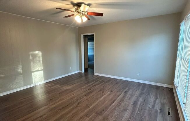 3 beds, 1 bath, $950