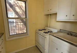 Studio, 1 bath, 525 sqft, $1,695, Unit 4J