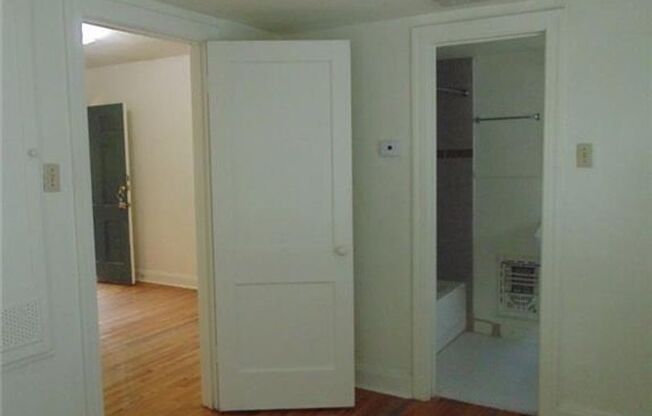1 bed, 1 bath, $849, Unit UNIT J