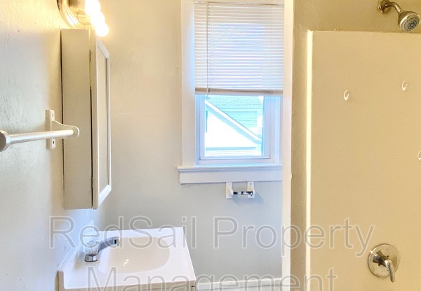 819 W 35th Street