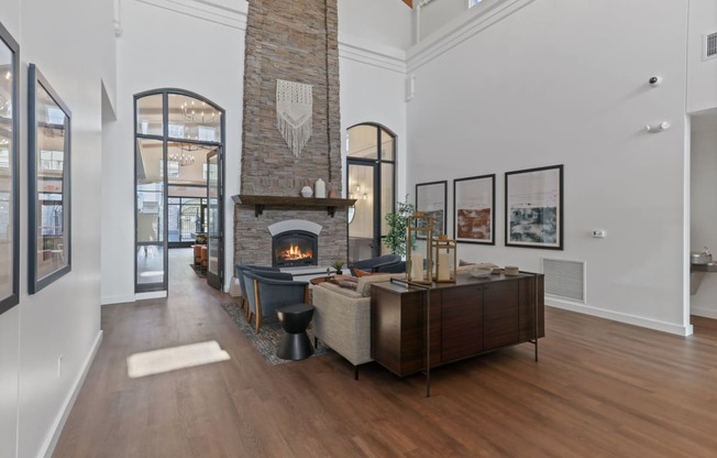 additional photo for property listing at chic digs with room to stretch out in the village 22 car