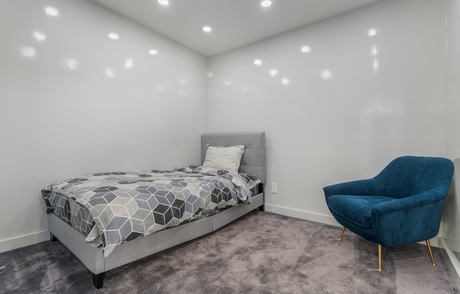 3 beds, 3 baths, 1,640 sqft, $6,500, Unit 6F