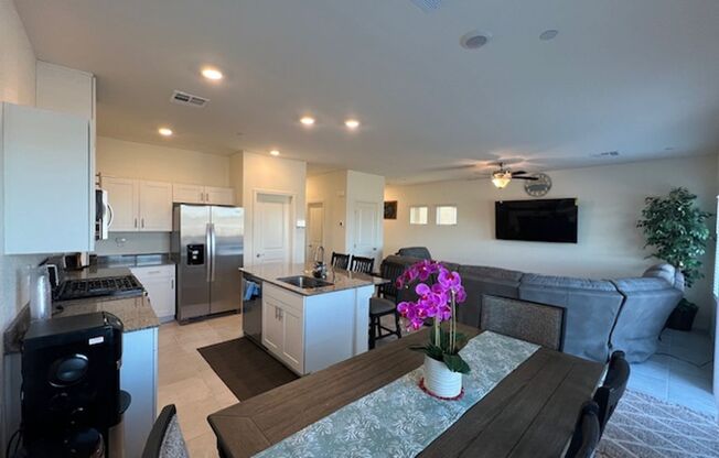 beautiful 3 bedroom 2 and half bath home is located in the Symmetry Bay Cadence community