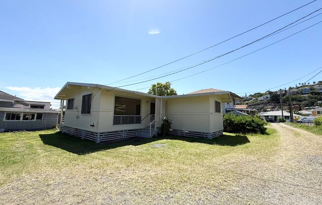 Pauoa Valley - 3 bedroom 1 bath house w/uncovered parking