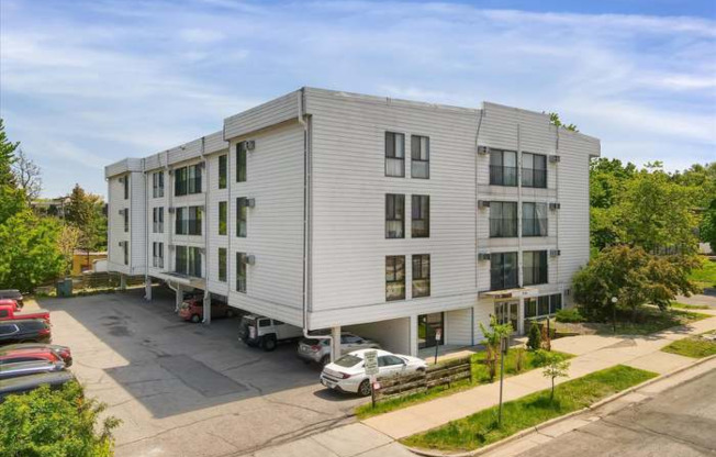925 30 AVE S