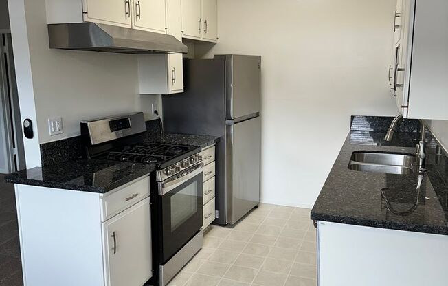 1 bed, 1 bath, 650 sqft, $2,300, Unit 36