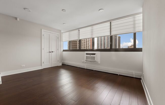 1 bed, 1.5 baths, 662 sqft, $2,495, Unit 14J