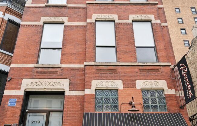 2119 N CLARK ST BUILDING