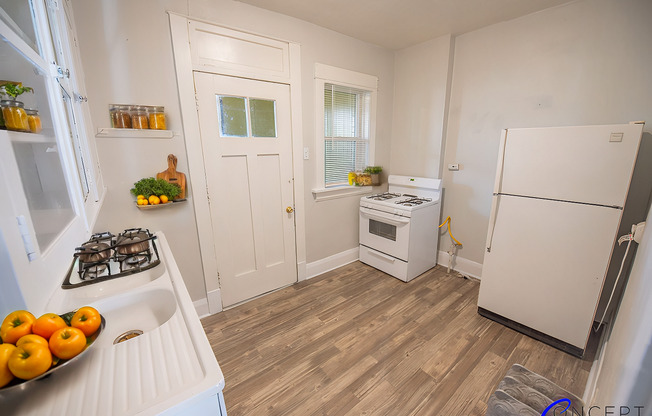 2 beds, 1 bath, 920 sqft, $1,399, Unit 15