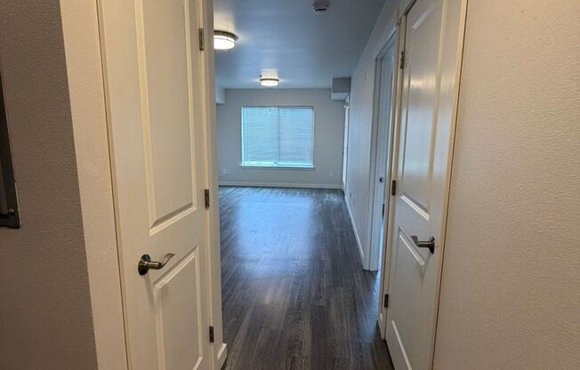 1 bed, 1 bath, 585 sqft, $1,700, Unit 208