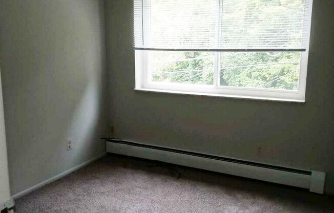 2 beds, 1 bath, 650 sqft, $1,095, Unit 3060-303