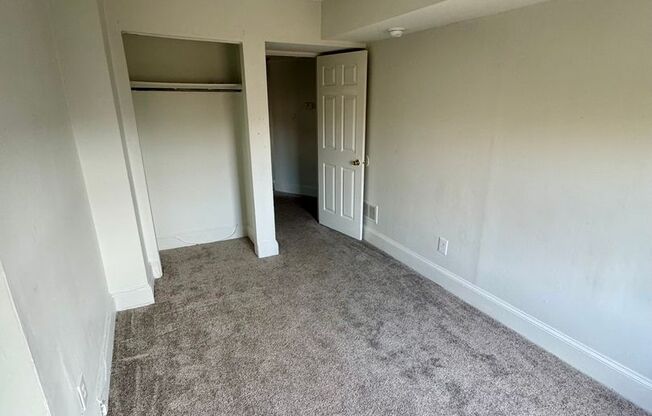 2 beds, 1 bath, 700 sqft, $1,150, Unit 606 West - 05