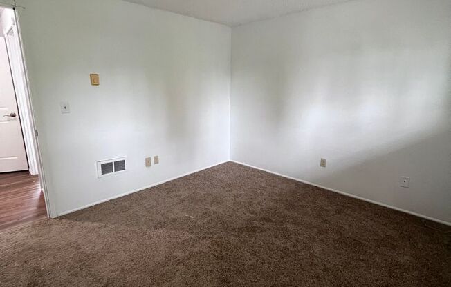 2 beds, 1 bath, 800 sqft, $1,295