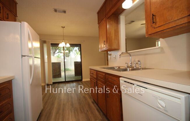 2 beds, 1.5 baths, $850