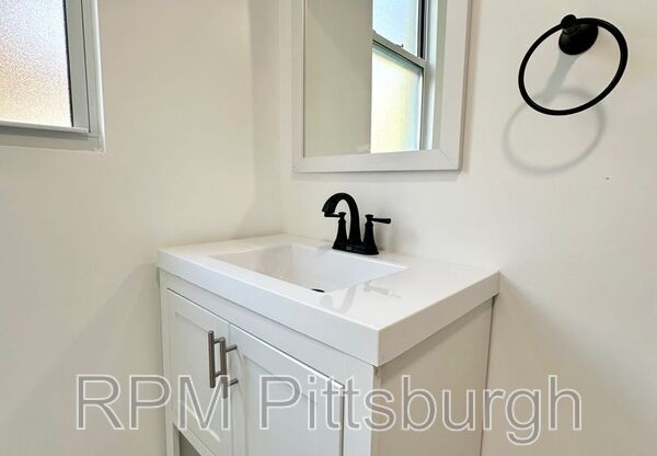 2 beds, 1 bath, $1,300