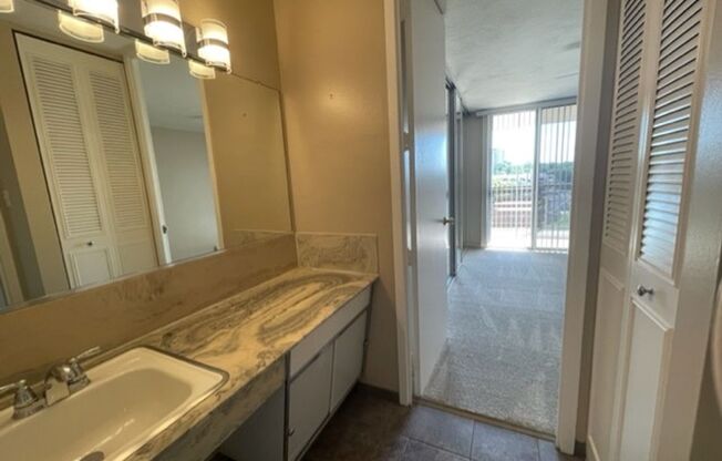 1 bed, 1 bath, 698 sqft, $1,450, Unit 601