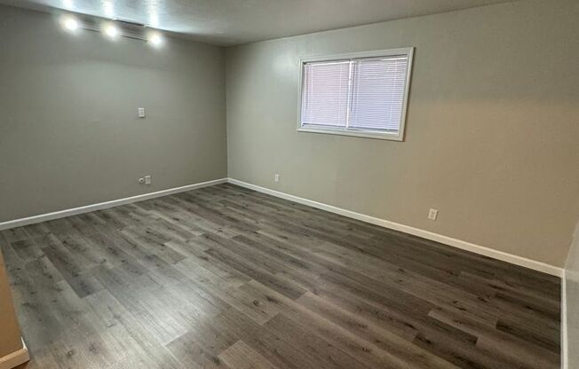 2 beds, 1 bath, 715 sqft, $650, Unit Unit 4