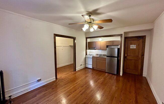 Studio, 1 bath, 320 sqft, $1,475, Unit 225-206