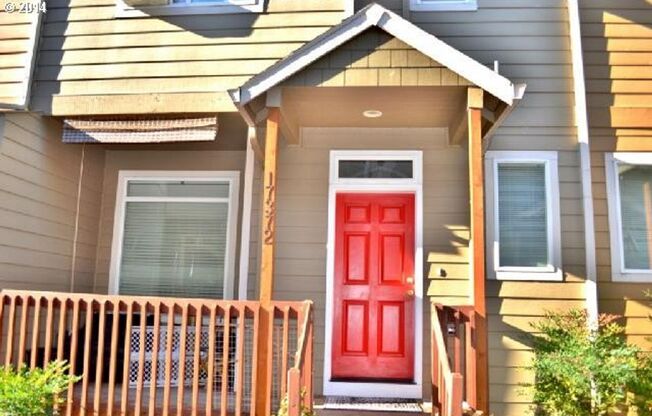 Bright Beaverton Townhome with Spacious Living Areas, Decorative Fireplace & Functional Kitchen