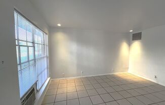 1 bed, 1 bath, 595 sqft, $1,250, Unit 220