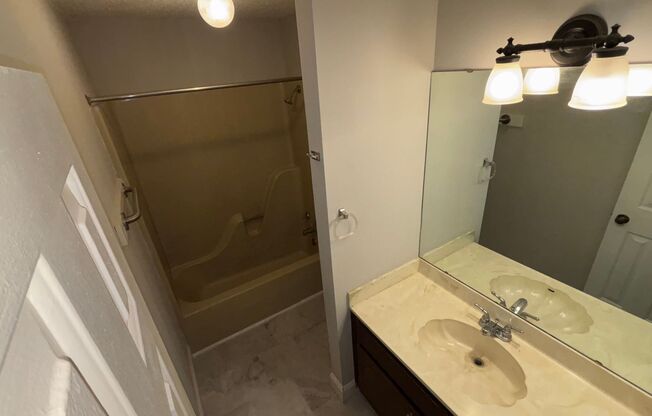 2 beds, 1 bath, $1,095, Unit 115