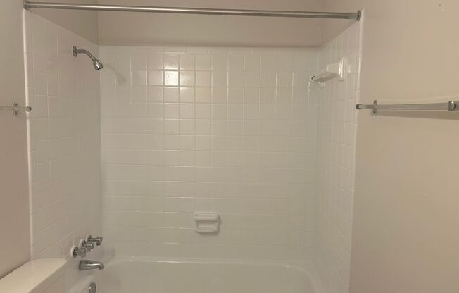 1 bed, 1 bath, 700 sqft, $1,254, Unit OCR-235