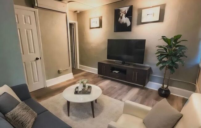 Discover Chic & Convenient Living at Robinson Gardens Apartments located in Marietta!