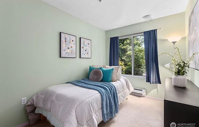 3 beds, 1 bath, $2,700, Unit UNIT 102