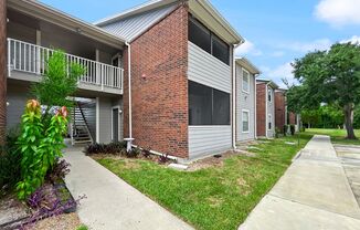 Spacious Condo Living in a Prime St. Petersburg Location! 2bed | 1bath