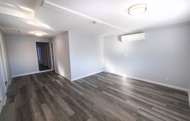 3 beds, 1 bath, $3,195, Unit UNIT B