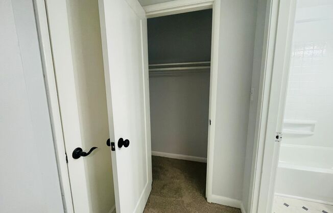 1 bed, 1 bath, 670 sqft, $1,595, Unit Hamrick 02