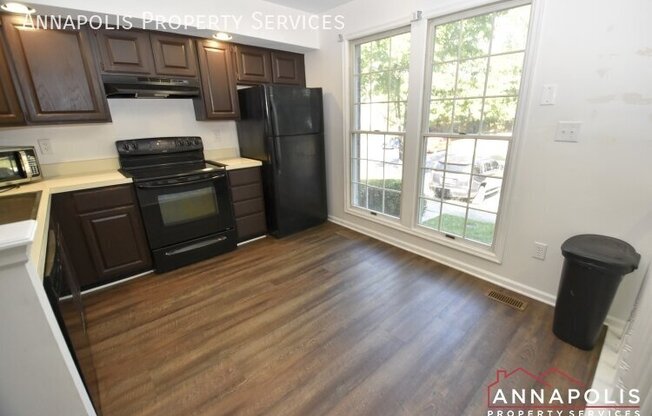 2110 COMMISSARY CIR