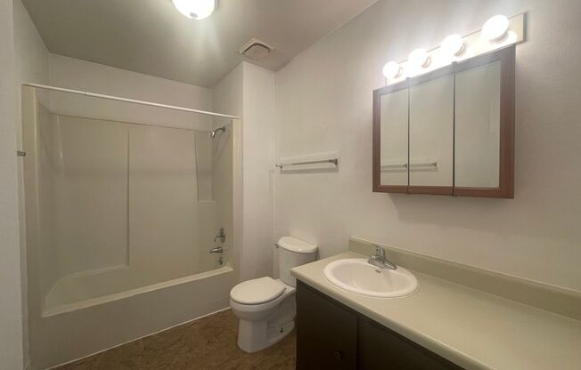 1 bed, 1 bath, $850, Unit 4D