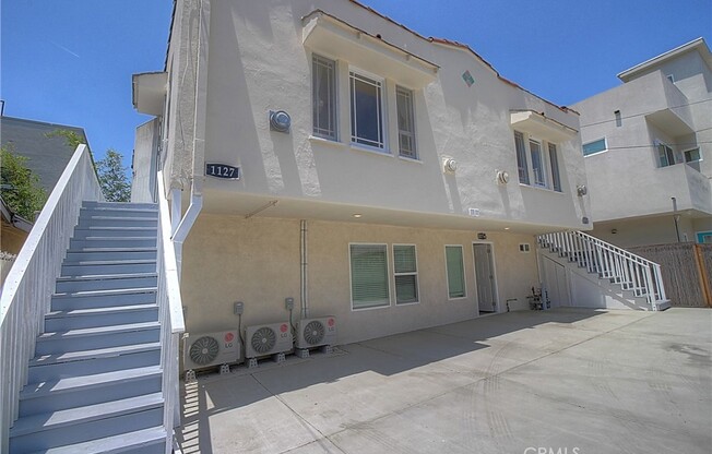 1127 1/2 MANZANITA ST