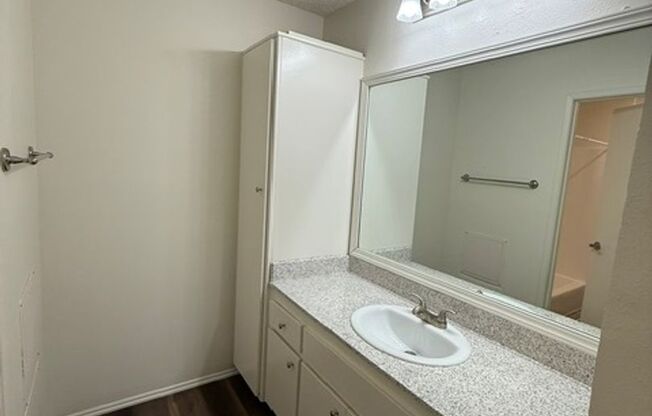 1 bed, 1 bath, 716 sqft, $2,150, Unit D018